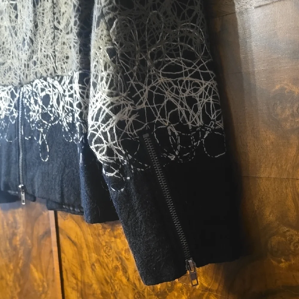 EUC Multiples Petite Large Blazer - Picture 7 of 11